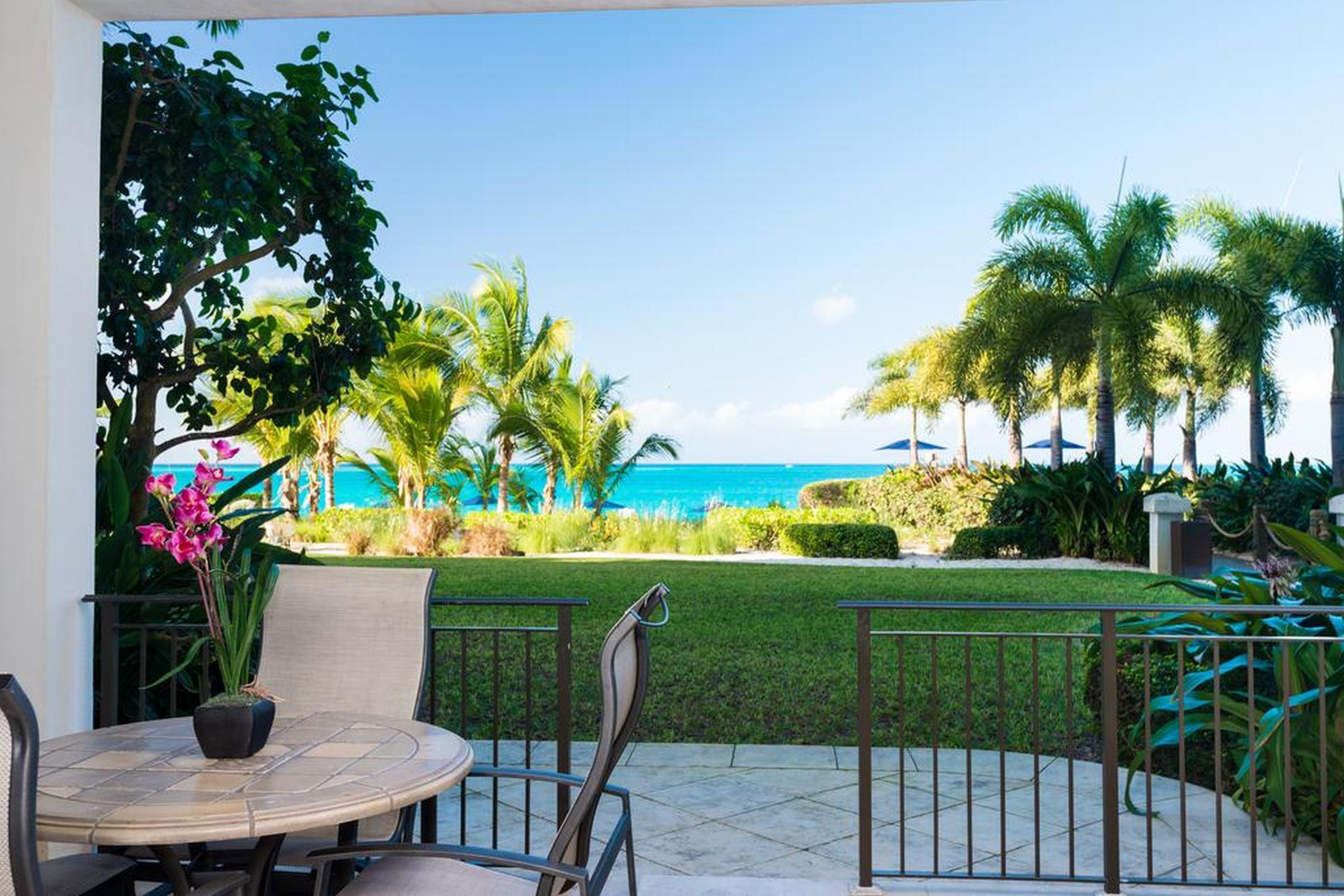 Hotel The Regent Grand Grace Bay Exteriér fotografie