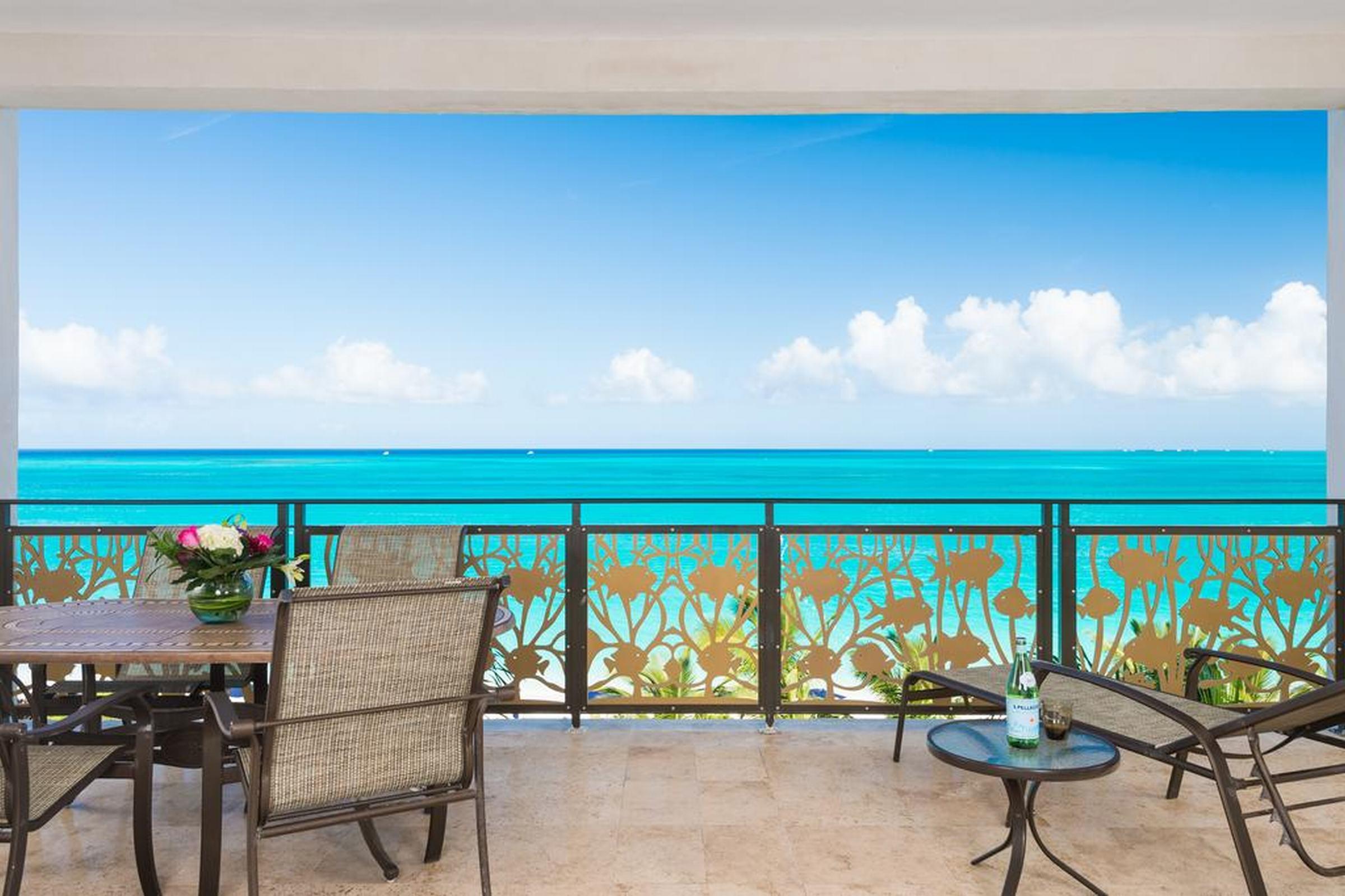 Hotel The Regent Grand Grace Bay Exteriér fotografie